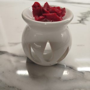 Καυστήρας μαζί με ένα λουλούδι wax melts από κερί σόγιας